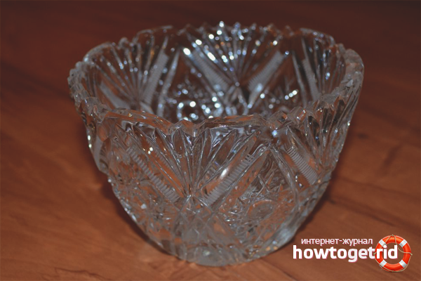 How to clean a crystal vase