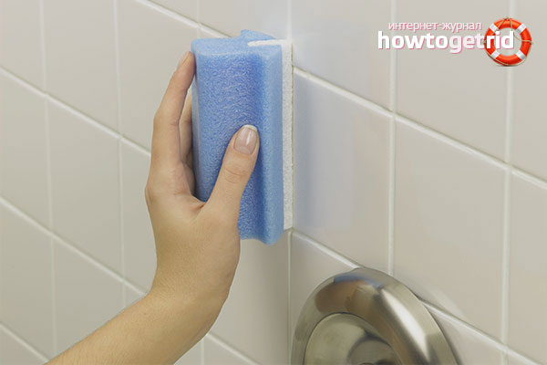 The mechanical way to clean joints between tiles