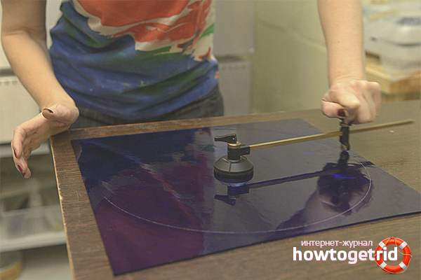 How to cut a circle of glass