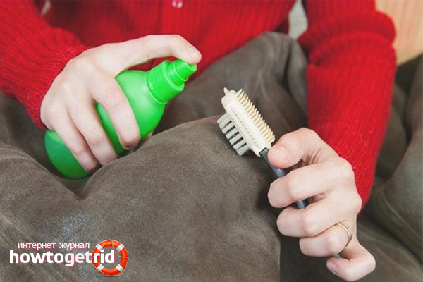 Cleaning sheepskin coats with aqueous solutions