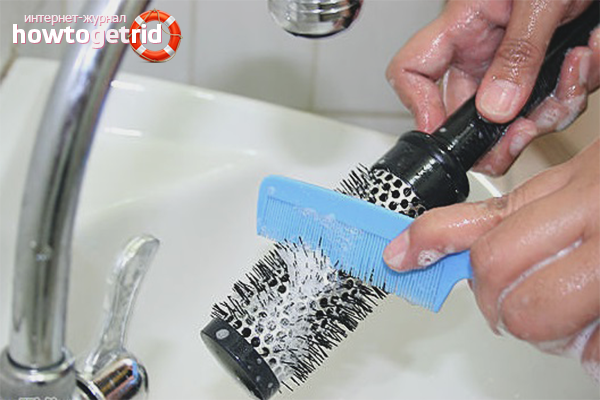 How to clean a comb from old pollution