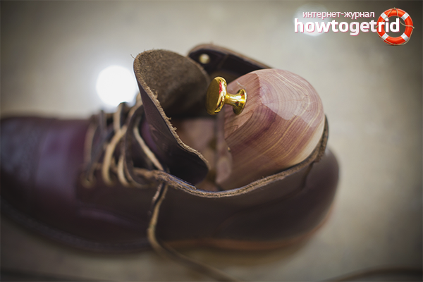 How to dry leather shoes