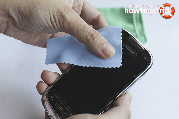 How to remove scratches from the phone screen