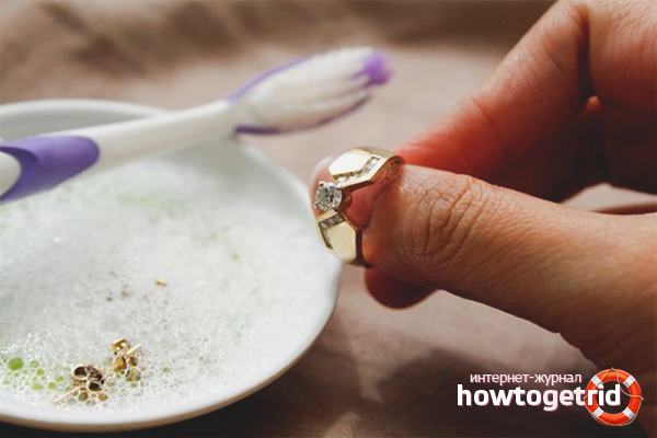 How to clean gold with stones