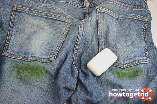 How to wash grass with jeans