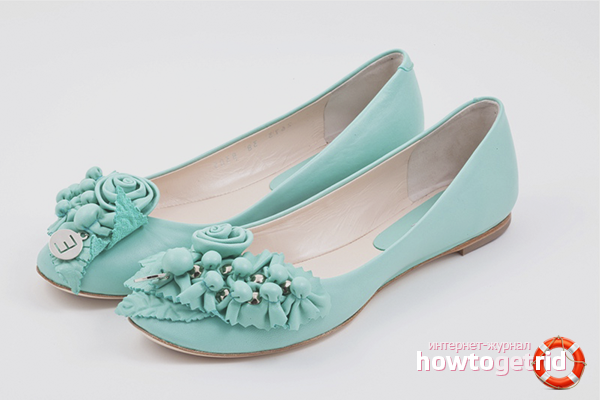 How to stretch ballet shoes