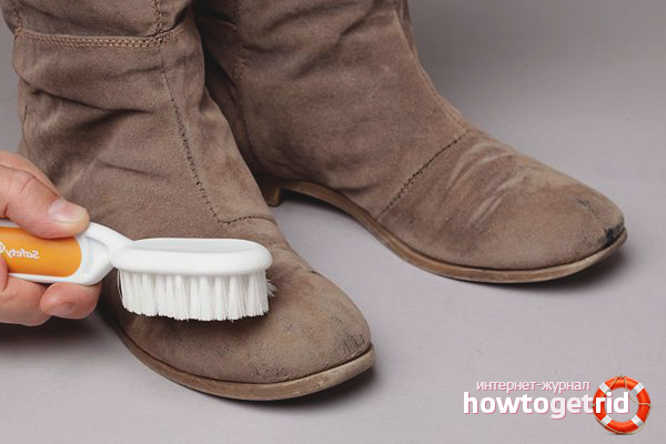 How to clean light shoes from salt