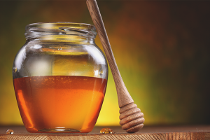 How to melt honey in a glass jar