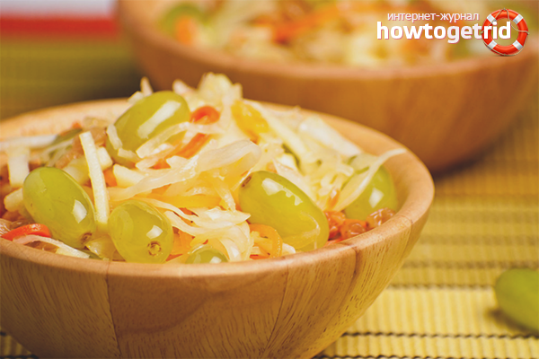 Sauerkraut with grapes