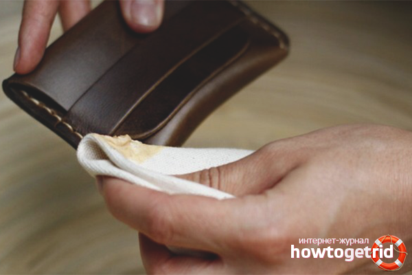 How to clean a leather wallet from stains