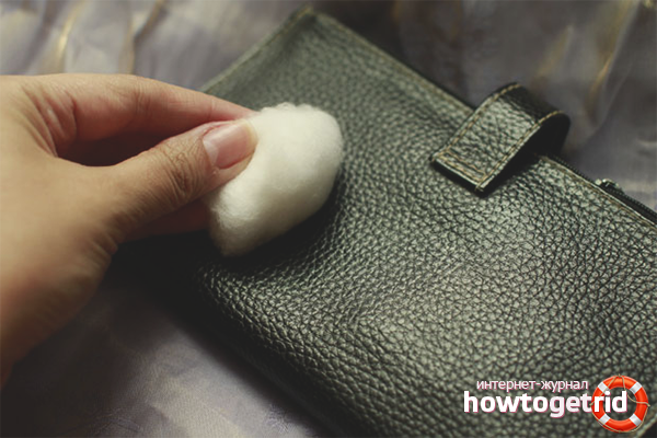 How to clean a leather wallet