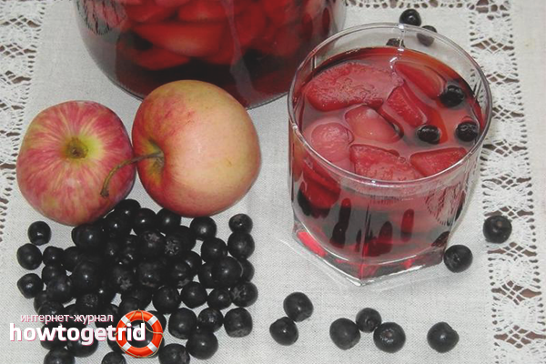 Stewed aronia and apples