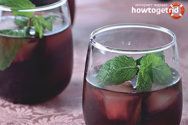 Compote of frozen mountain ash and mint