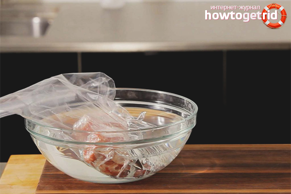 How to thaw meat in water