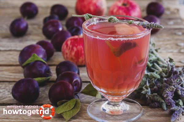 Stewed apples and plums