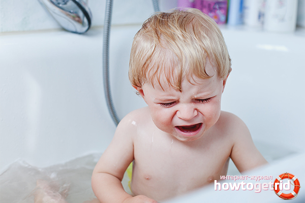 The child is afraid to bathe in the bathroom