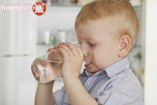 Drink water while vomiting