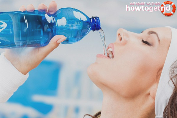 How many people should drink water per day