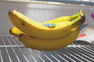 Is it possible to store bananas in the refrigerator