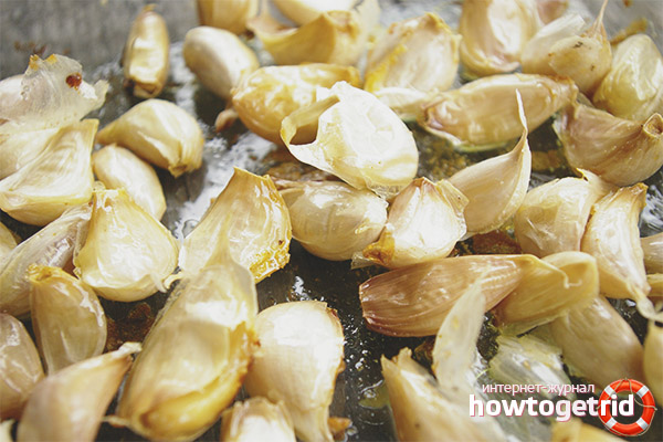 Stages of garlic frying