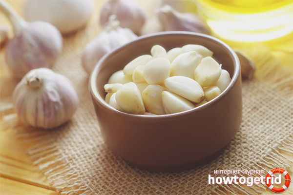 How to peel raw garlic