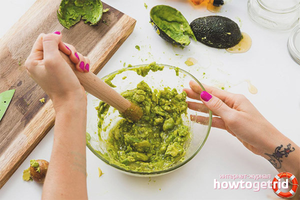 Avocado mask and sour cream for the face